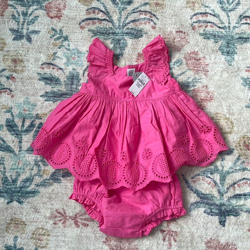 NWT Baby Gap Pink Eyelet Dress with Bloomers 18-24 months